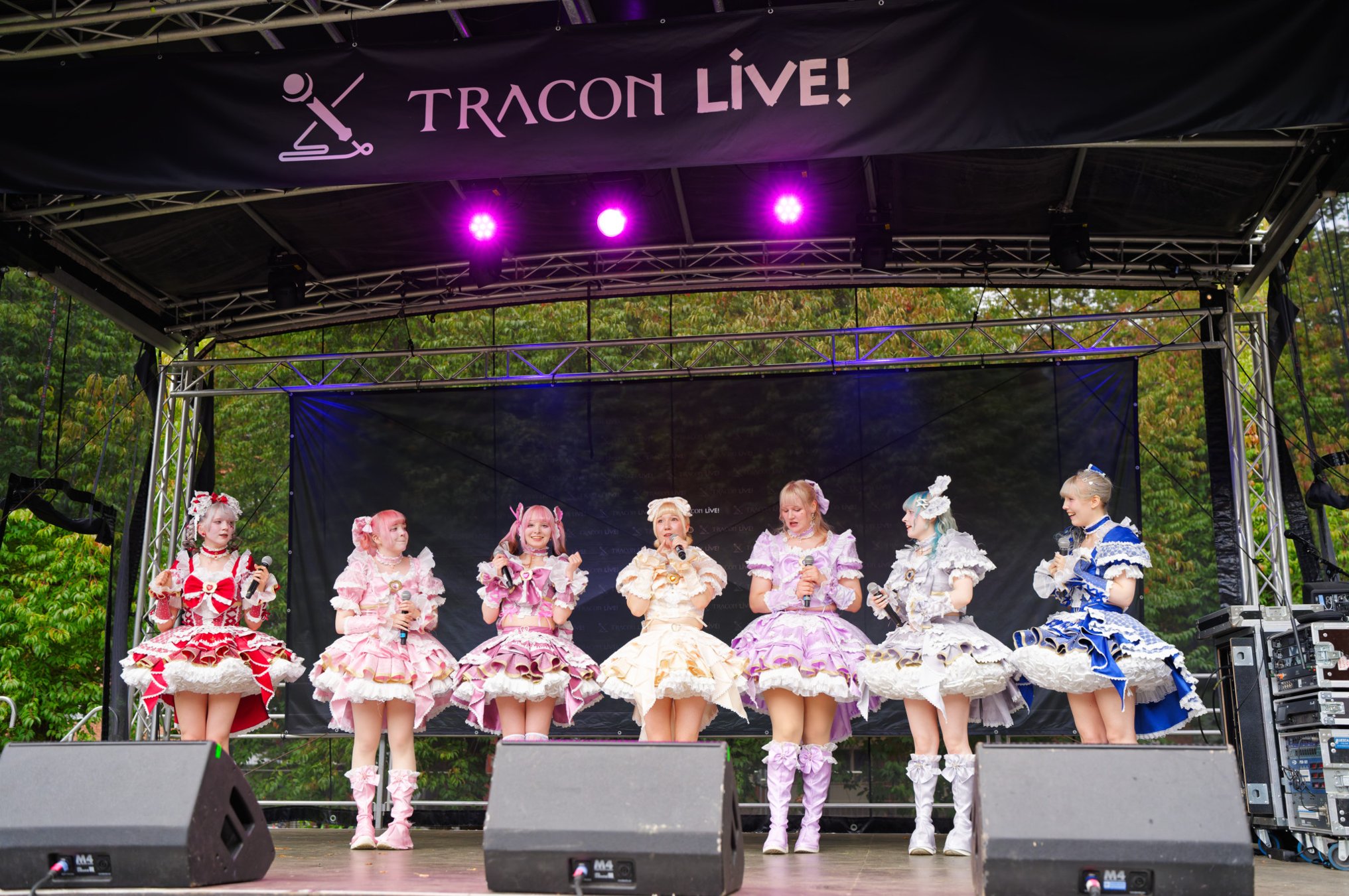 TRA06544-Prismatic_Monochrome_Tracon2026_emilmeemu_no_202