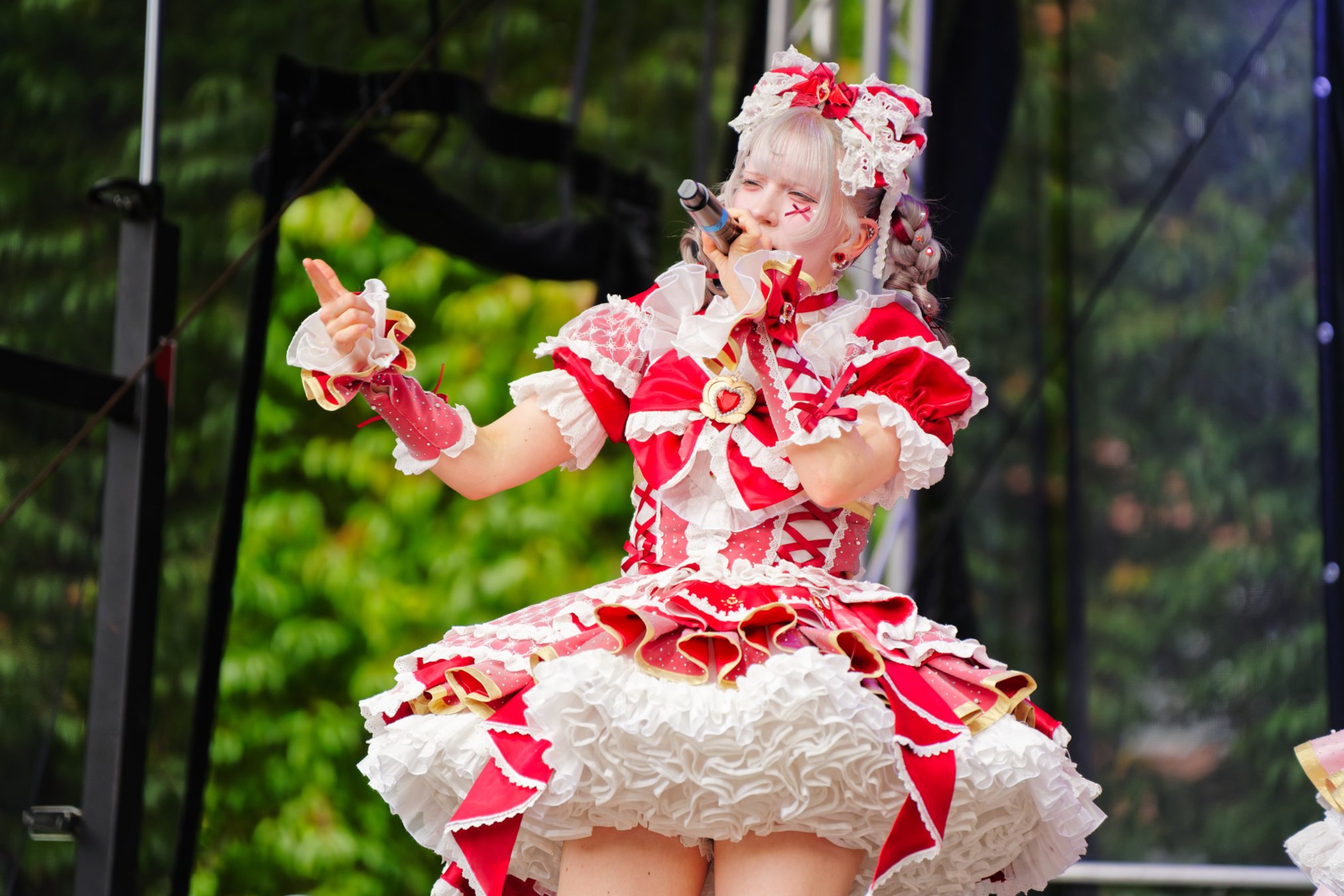 TRA06547-Prismatic_Monochrome_Tracon2026_emilmeemu_no_204