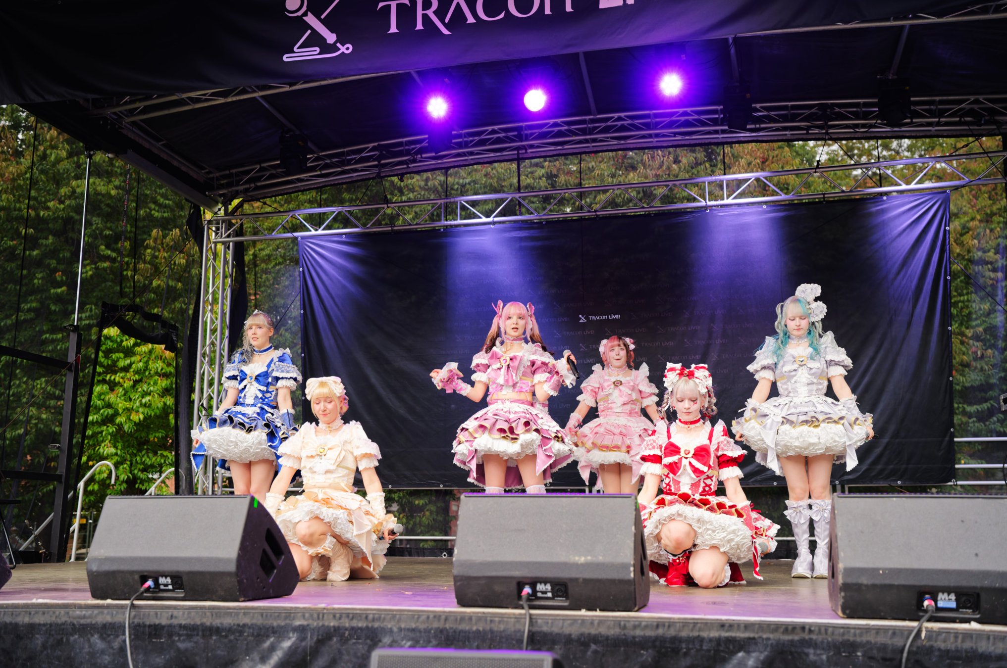 TRA06553-Prismatic_Monochrome_Tracon2026_emilmeemu_no_207