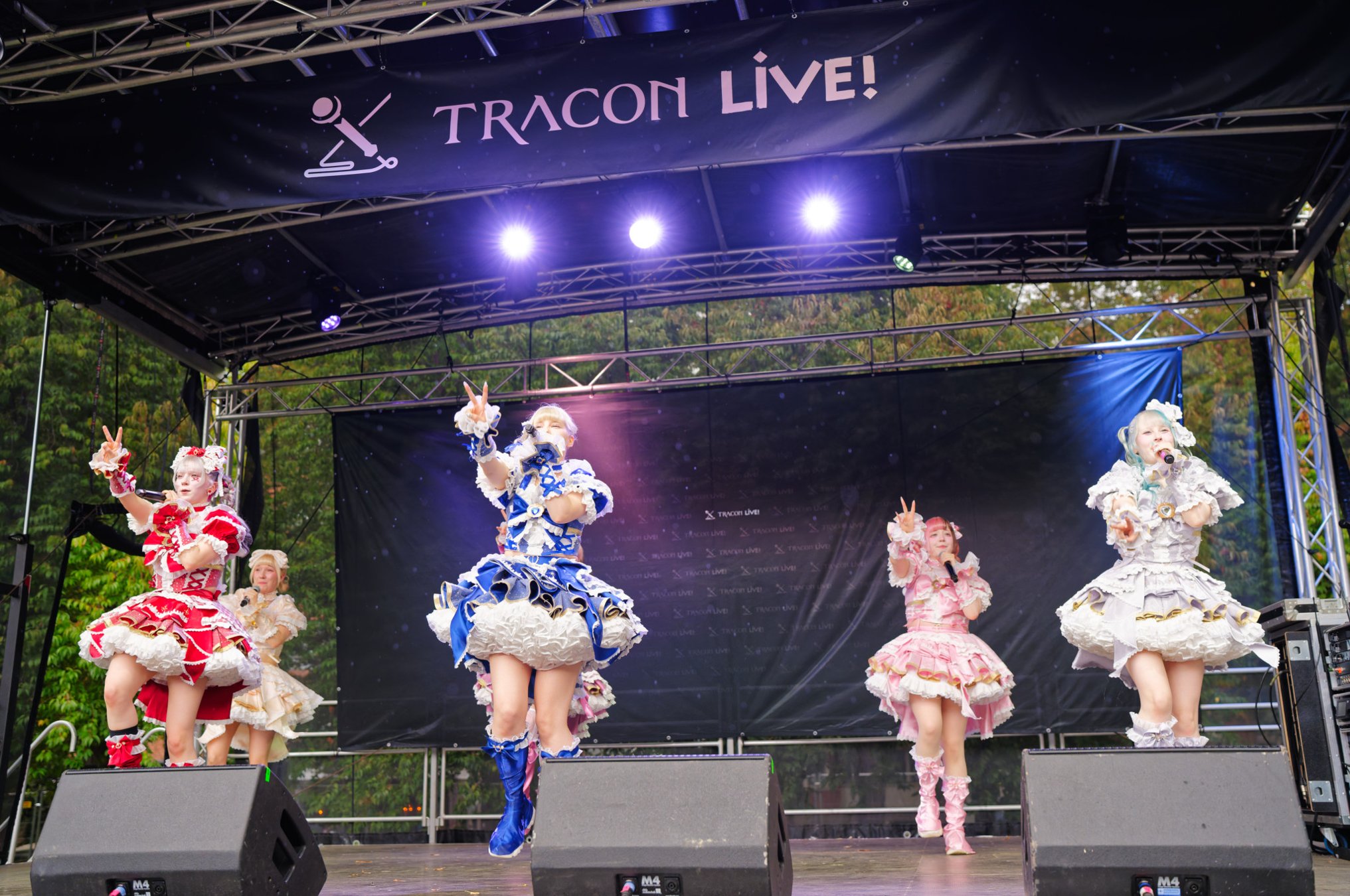 TRA06573-Prismatic_Monochrome_Tracon2026_emilmeemu_no_217