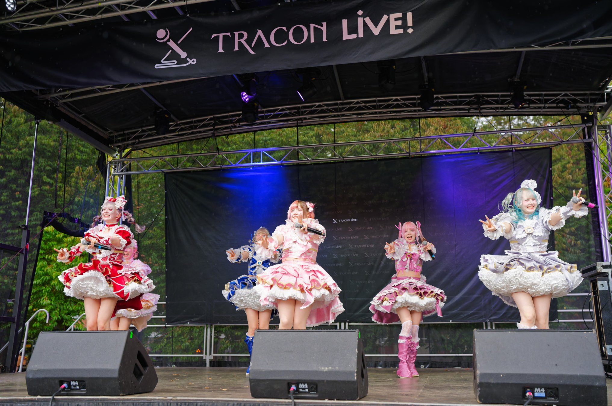 TRA06578-Prismatic_Monochrome_Tracon2026_emilmeemu_no_219