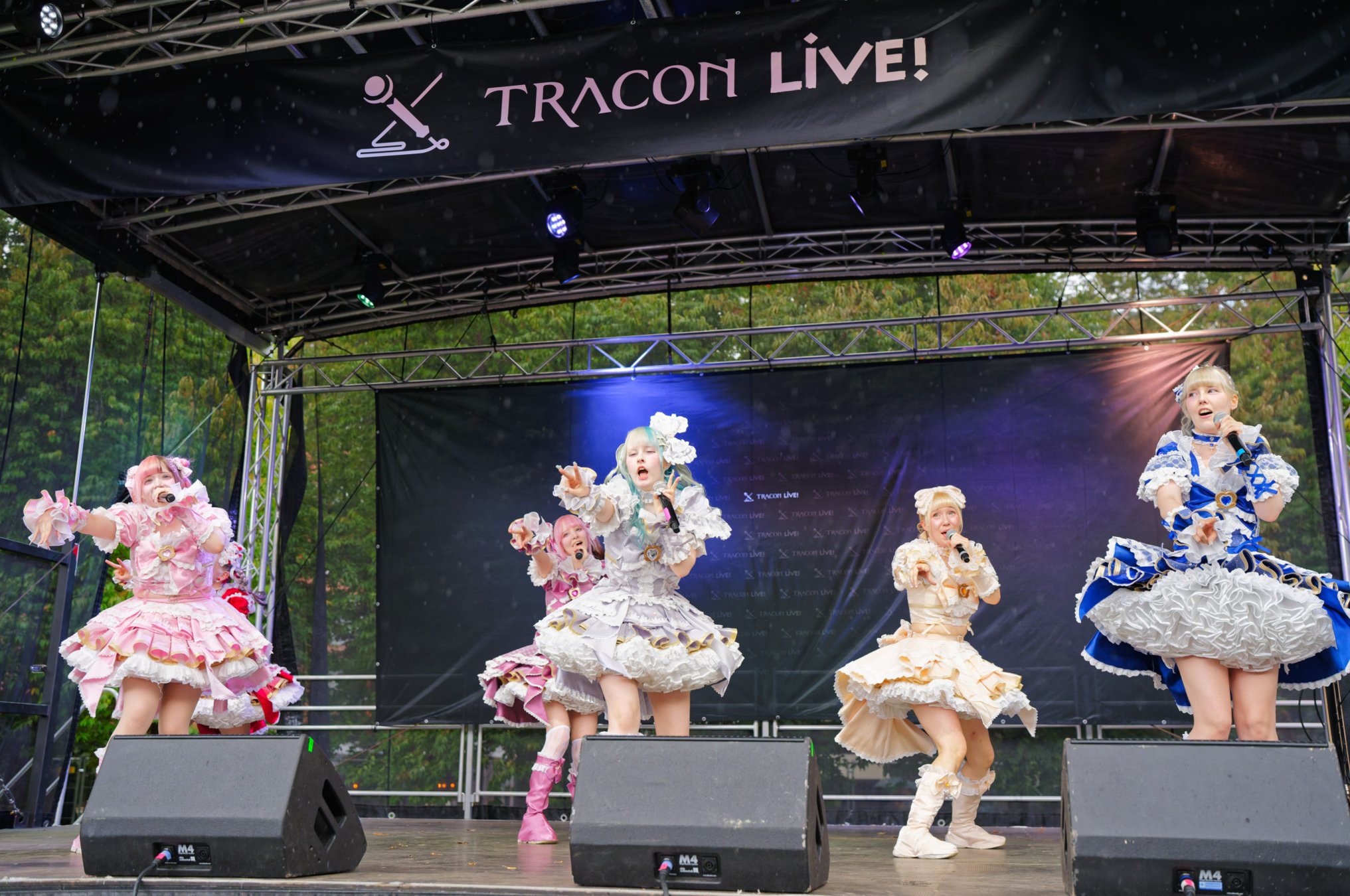 TRA06590-Prismatic_Monochrome_Tracon2026_emilmeemu_no_227