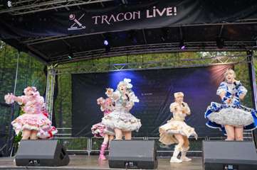 TRA06590-Prismatic_Monochrome_Tracon2026_emilmeemu_no_227