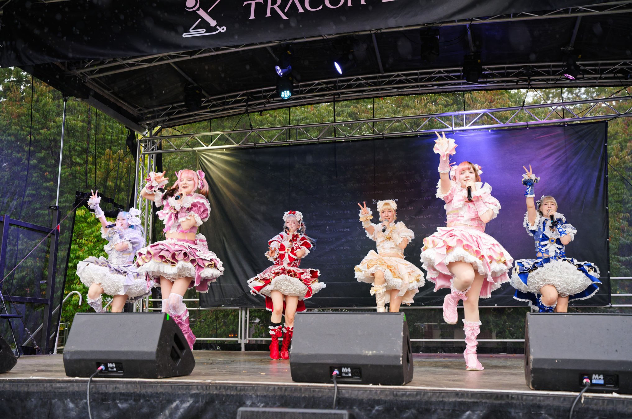 TRA06598-Prismatic_Monochrome_Tracon2026_emilmeemu_no_228