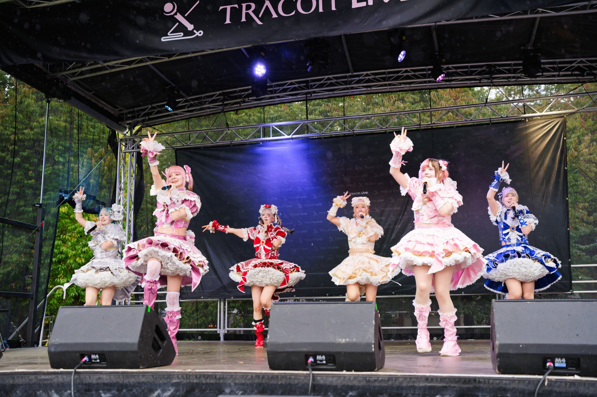 TRA06599-Prismatic_Monochrome_Tracon2026_emilmeemu_no_229