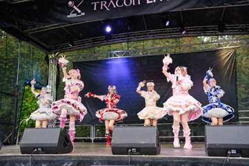 TRA06599-Prismatic_Monochrome_Tracon2026_emilmeemu_no_229