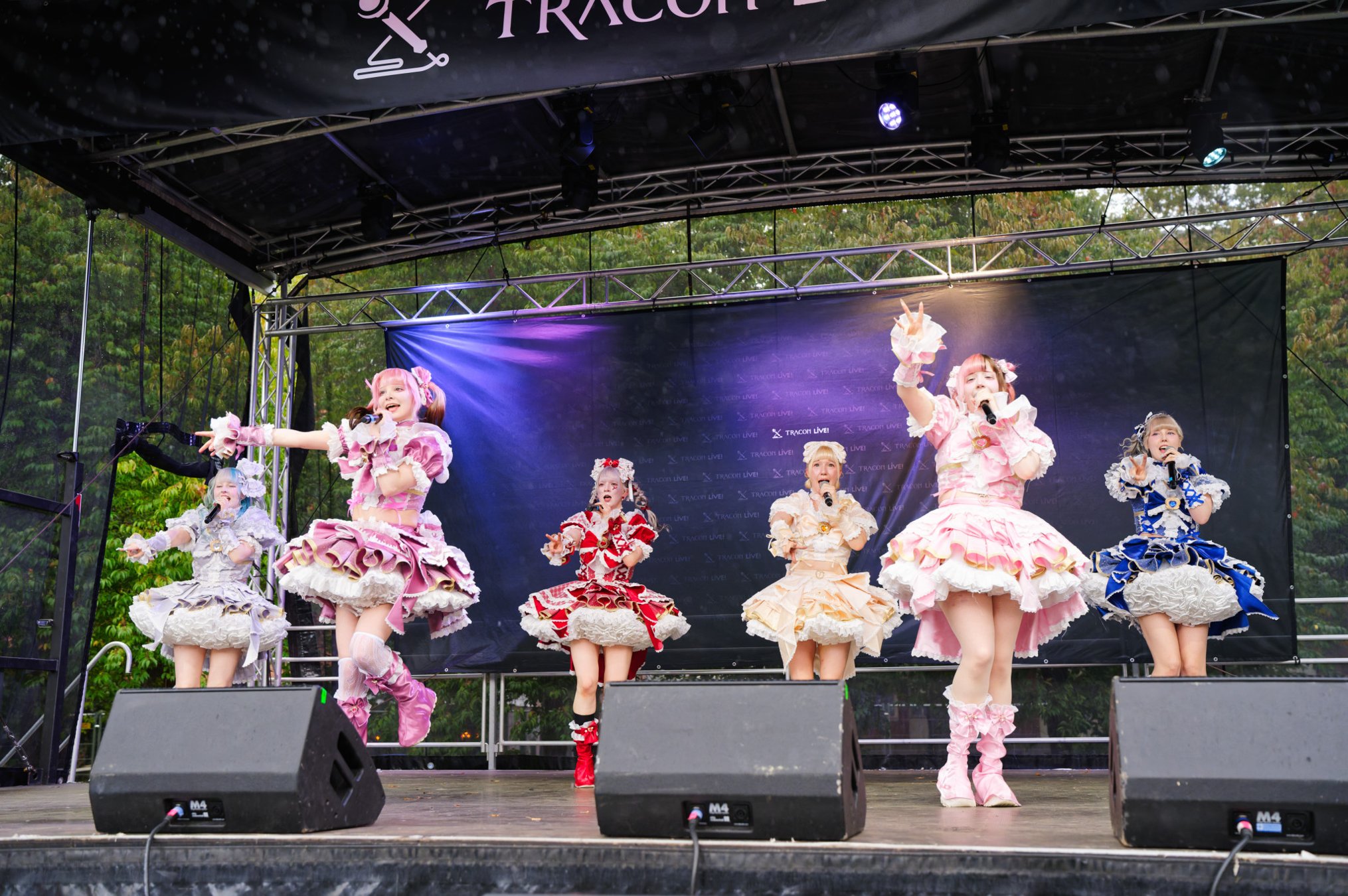 TRA06600-Prismatic_Monochrome_Tracon2026_emilmeemu_no_230