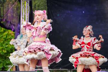 TRA06604-Prismatic_Monochrome_Tracon2026_emilmeemu_no_231