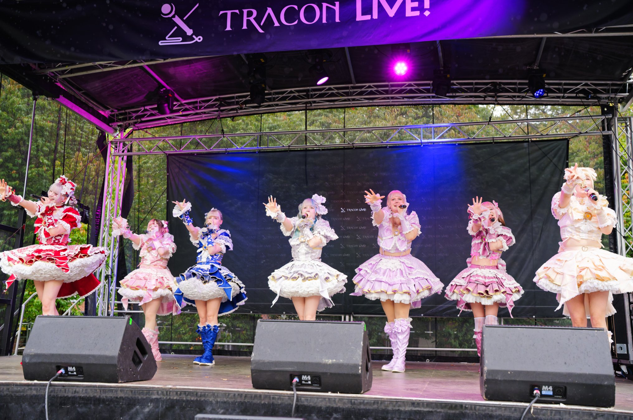 TRA06617-Prismatic_Monochrome_Tracon2026_emilmeemu_no_235