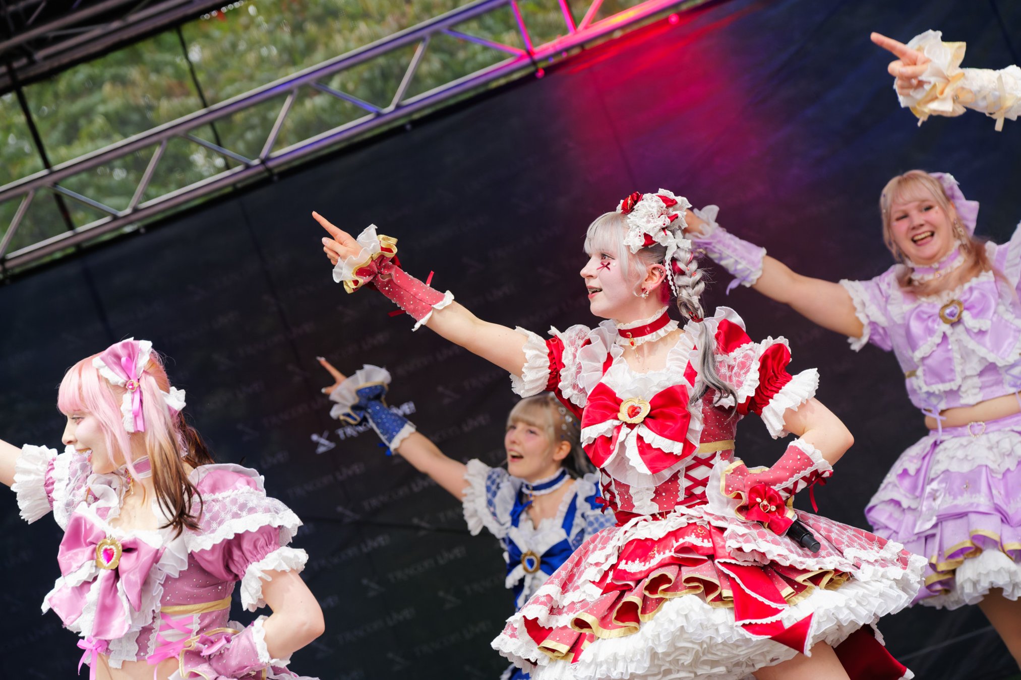 TRA06659-Prismatic_Monochrome_Tracon2026_emilmeemu_no_244