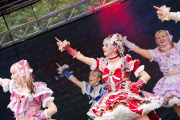 TRA06659-Prismatic_Monochrome_Tracon2026_emilmeemu_no_244