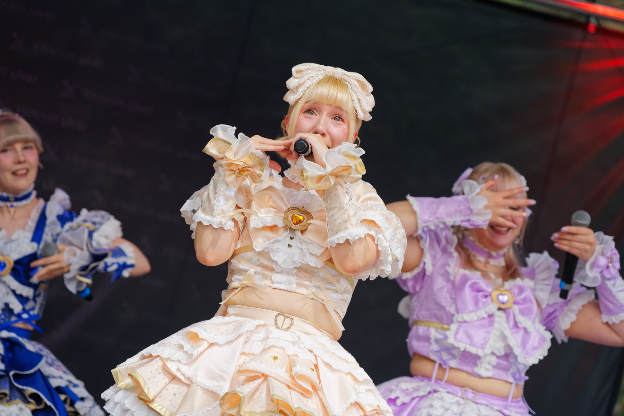 TRA06663-Prismatic_Monochrome_Tracon2026_emilmeemu_no_245