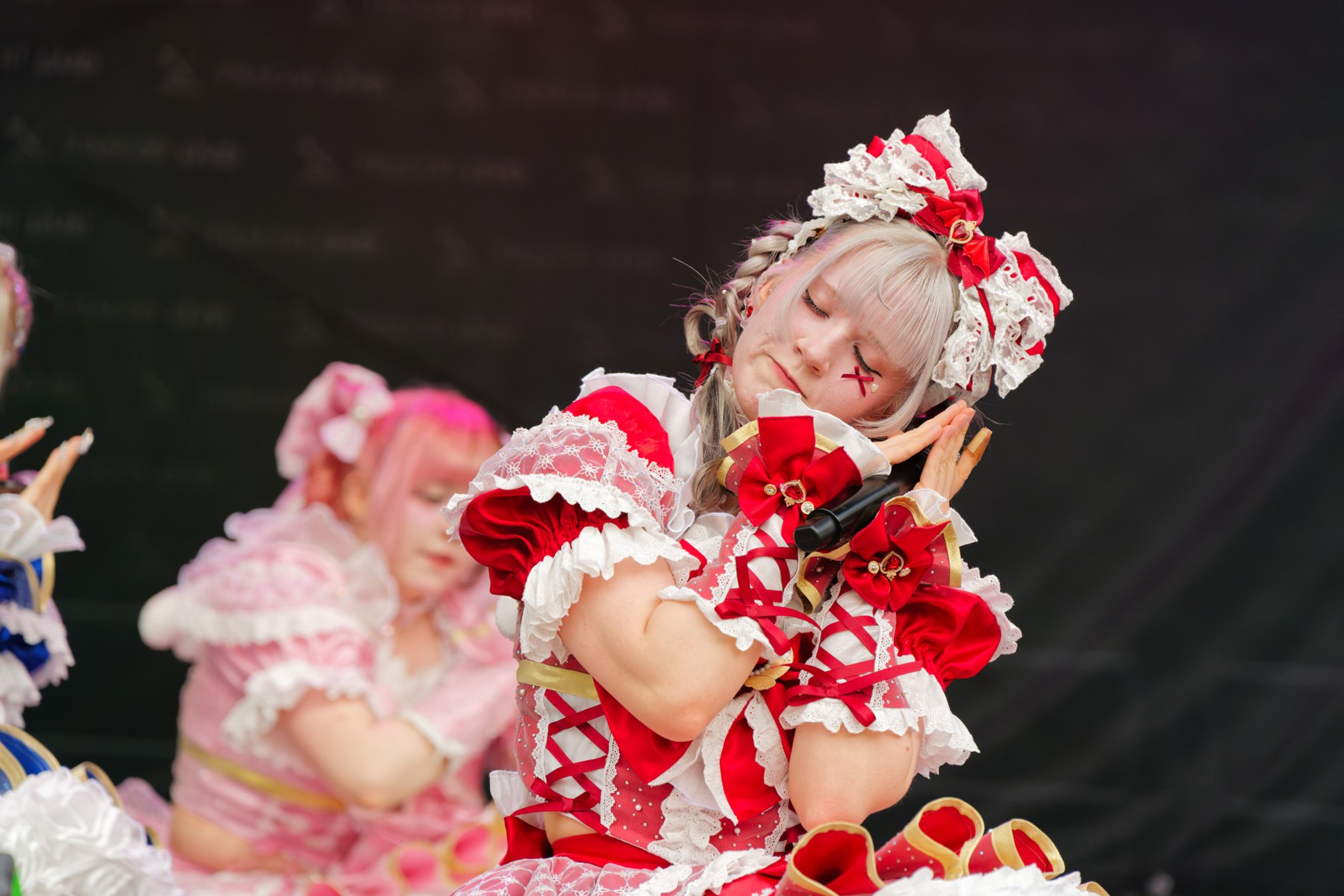 TRA06688-Prismatic_Monochrome_Tracon2026_emilmeemu_no_256