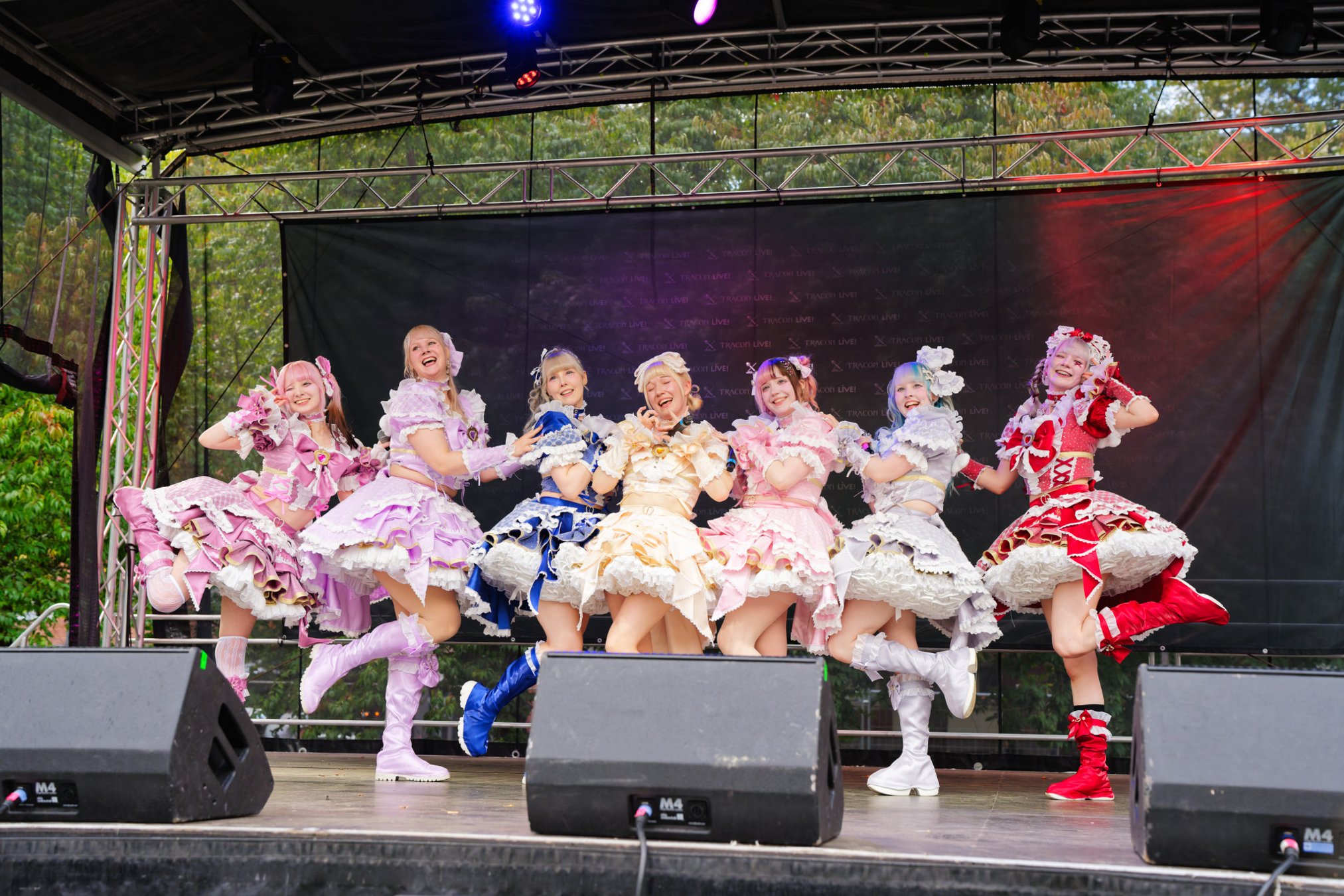 TRA06703-Prismatic_Monochrome_Tracon2026_emilmeemu_no_263