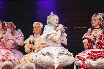TRA06709-Prismatic_Monochrome_Tracon2026_emilmeemu_no_266
