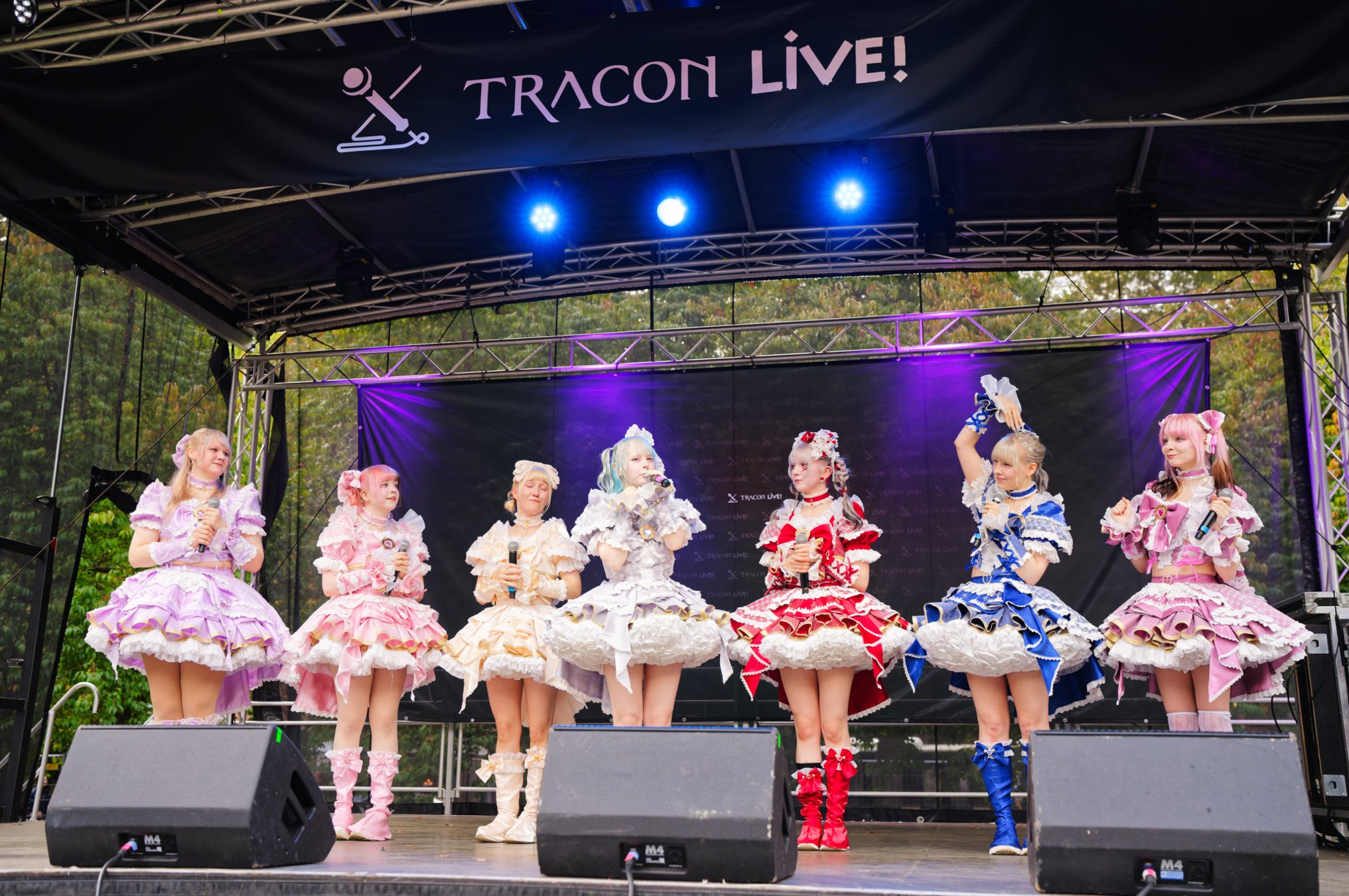 TRA06717-Prismatic_Monochrome_Tracon2026_emilmeemu_no_269
