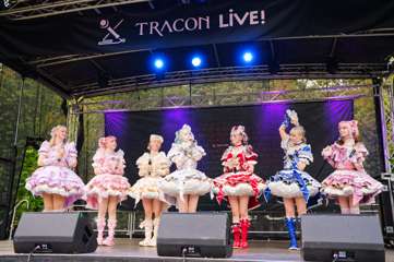 TRA06717-Prismatic_Monochrome_Tracon2026_emilmeemu_no_269