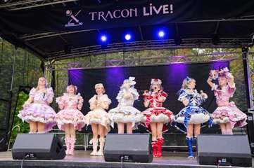 TRA06719-Prismatic_Monochrome_Tracon2026_emilmeemu_no_270