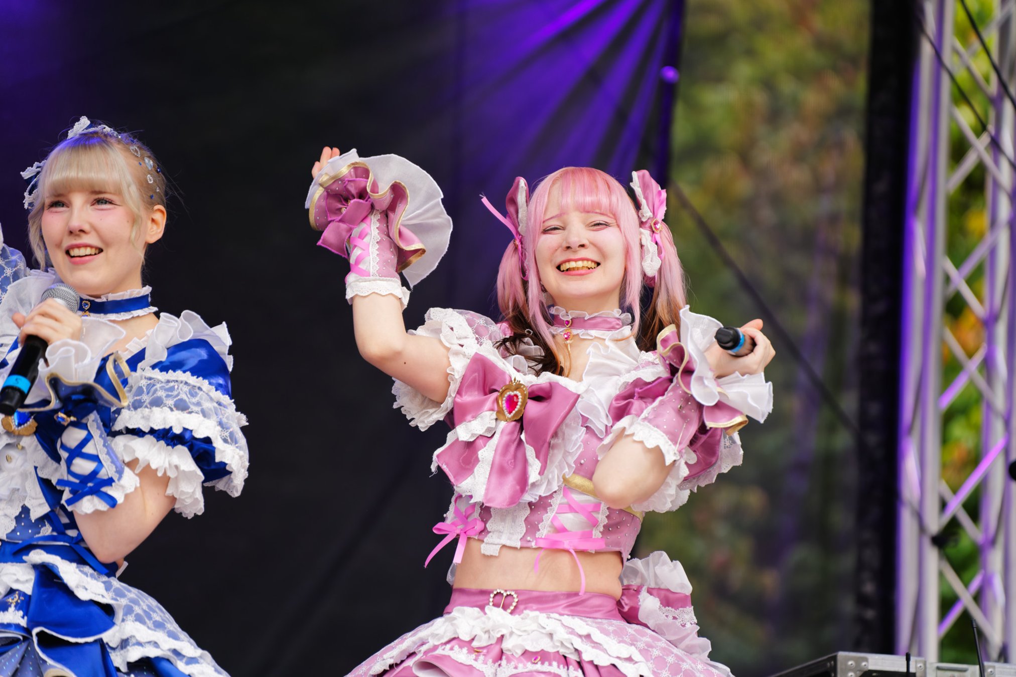 TRA06720-Prismatic_Monochrome_Tracon2026_emilmeemu_no_271