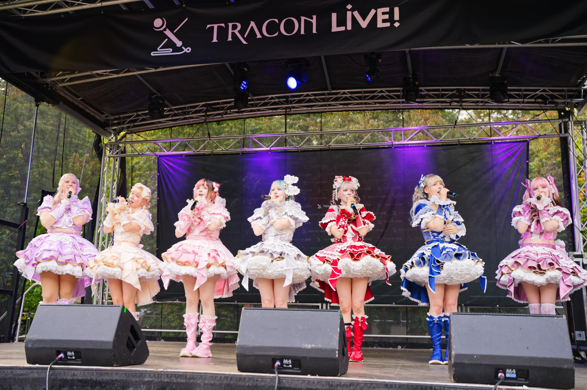 TRA06727-Prismatic_Monochrome_Tracon2026_emilmeemu_no_278