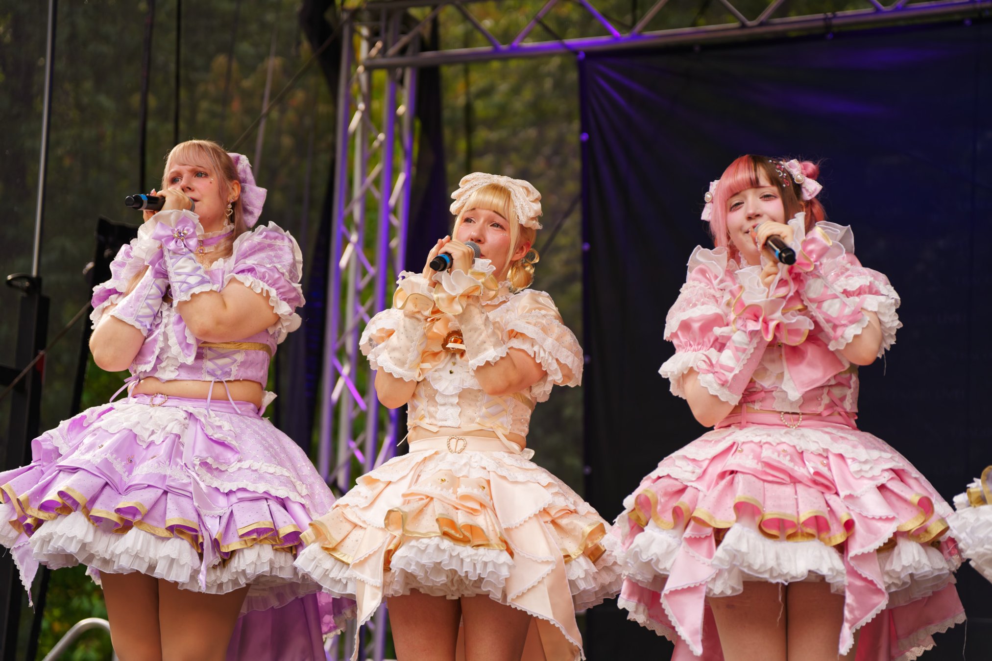 TRA06730-Prismatic_Monochrome_Tracon2026_emilmeemu_no_280