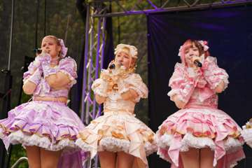 TRA06730-Prismatic_Monochrome_Tracon2026_emilmeemu_no_280