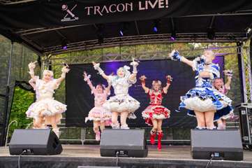 TRA06732-Prismatic_Monochrome_Tracon2026_emilmeemu_no_282
