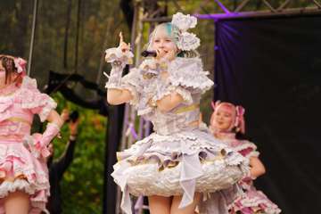 TRA06756-Prismatic_Monochrome_Tracon2026_emilmeemu_no_292