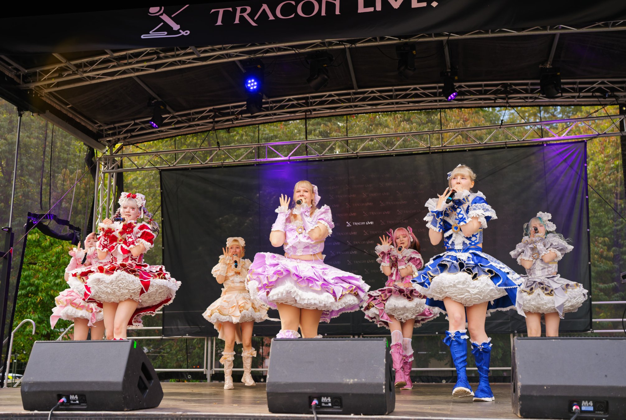 TRA06769-Prismatic_Monochrome_Tracon2026_emilmeemu_no_298