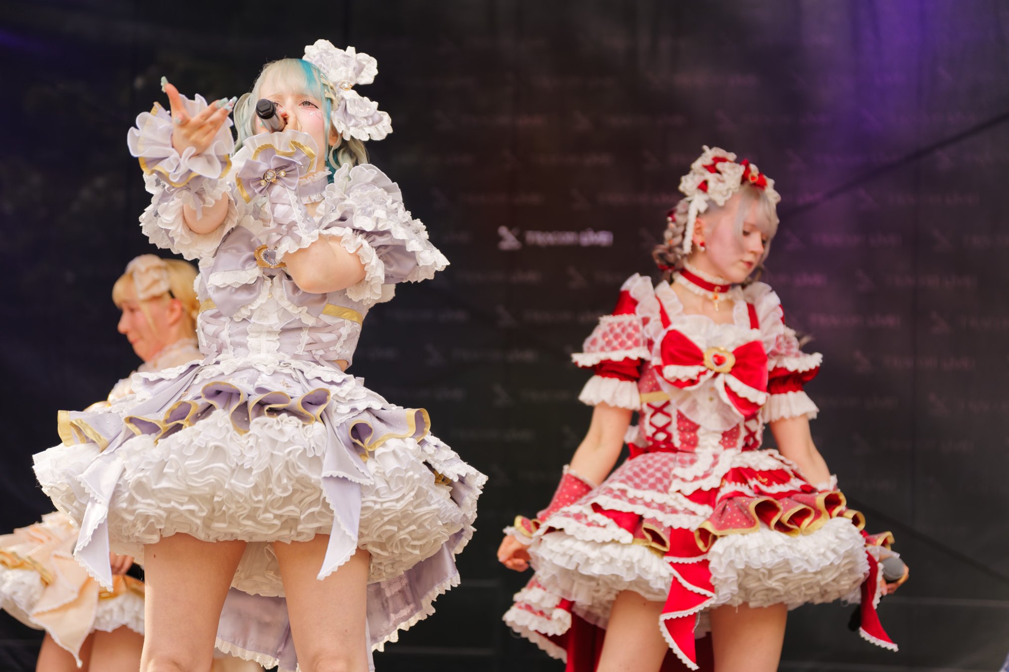TRA06781-Prismatic_Monochrome_Tracon2026_emilmeemu_no_302