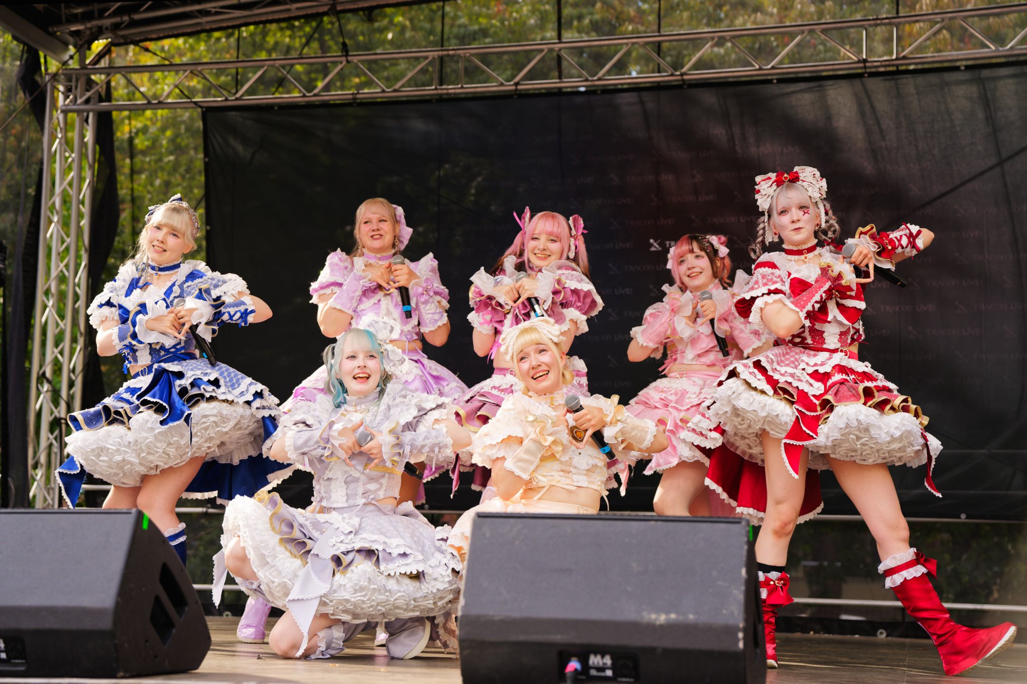 TRA06793-Prismatic_Monochrome_Tracon2026_emilmeemu_no_308