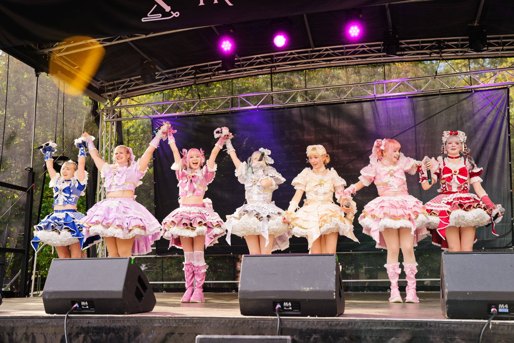 TRA06794-Prismatic_Monochrome_Tracon2026_emilmeemu_no_309