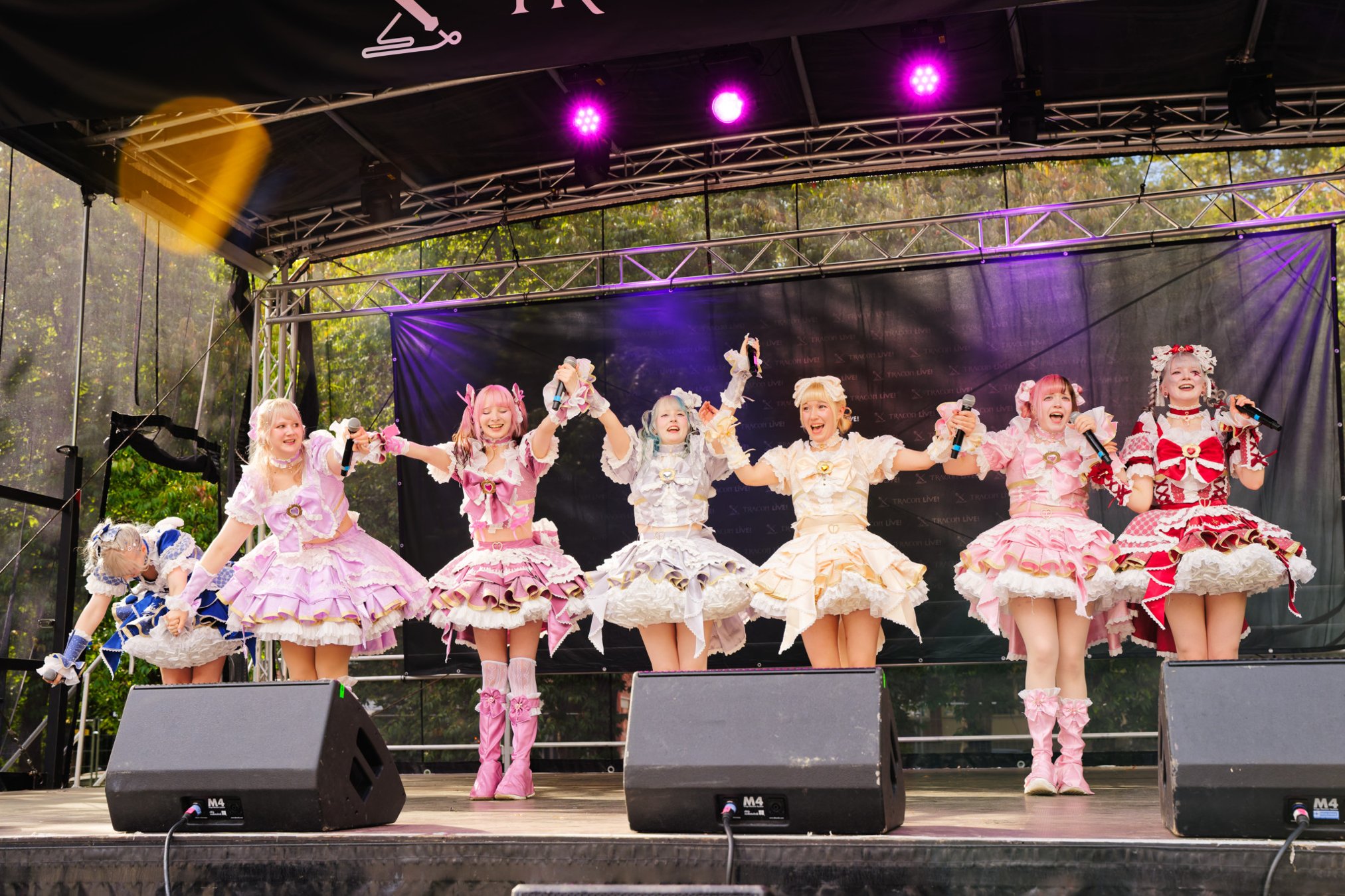 TRA06796-Prismatic_Monochrome_Tracon2026_emilmeemu_no_310