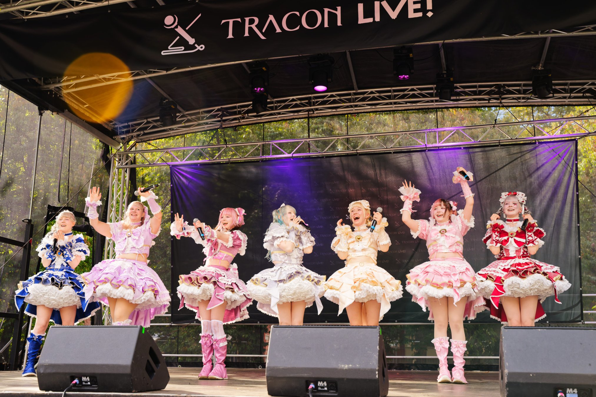TRA06803-Prismatic_Monochrome_Tracon2026_emilmeemu_no_314