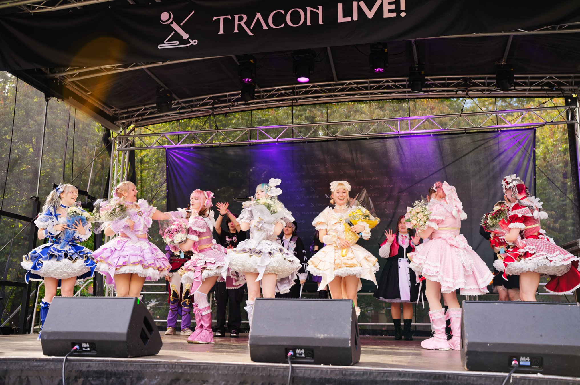 TRA06815-Prismatic_Monochrome_Tracon2026_emilmeemu_no_319