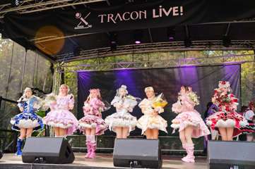 TRA06818-Prismatic_Monochrome_Tracon2026_emilmeemu_no_320