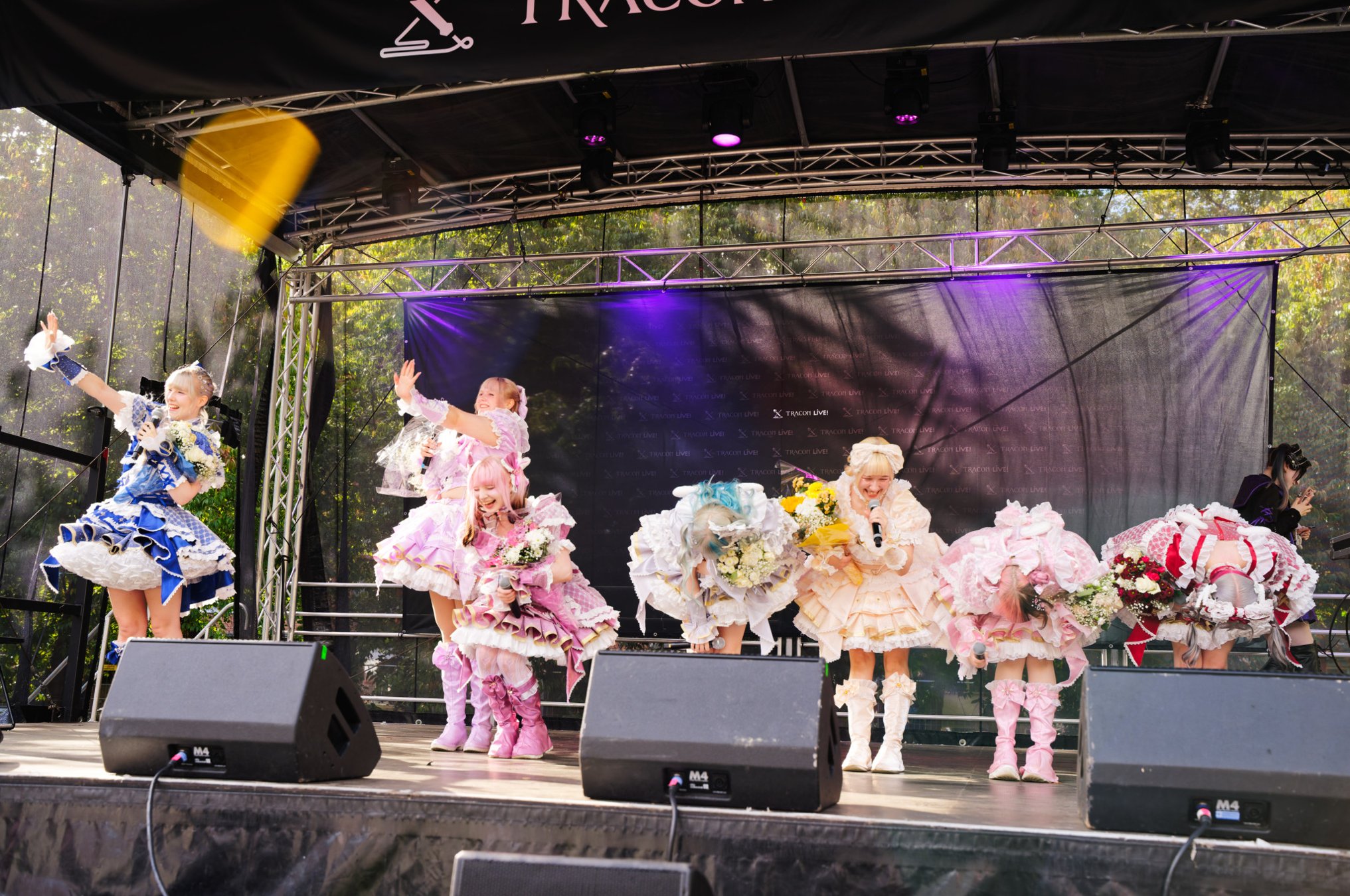 TRA06832-Prismatic_Monochrome_Tracon2026_emilmeemu_no_325
