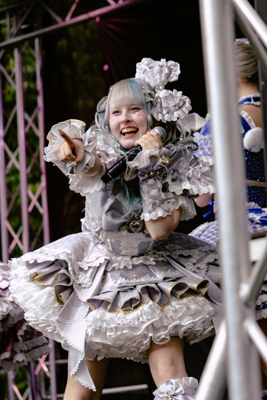 5.9_Prismatic_Monochrome-27