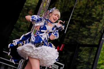26090514034570