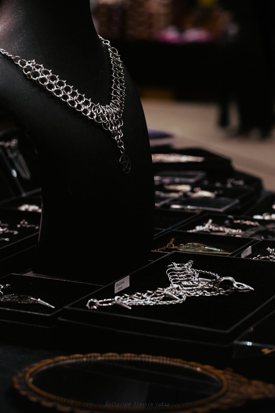 tracon26_artesaanipöydät_sirroijewellery-02