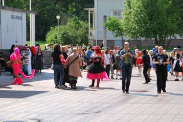 072